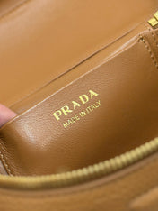 VANITY CASE 18 IN RUSSET BROWN GRAINED CALFSKIN GOLD HARDWARE