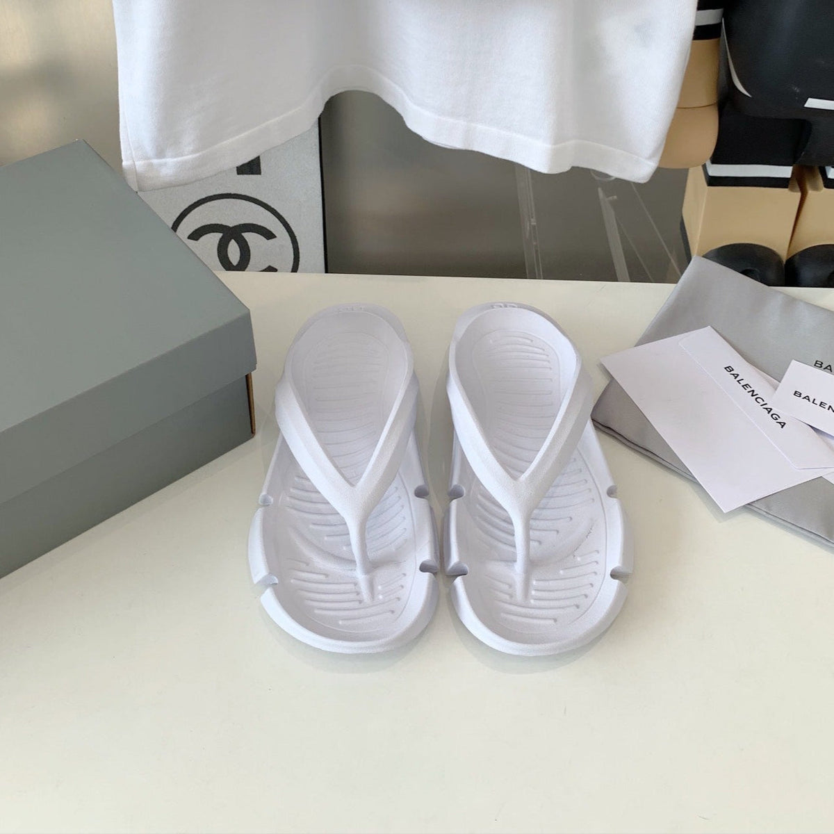 THONG SANDALS IN WHITE RUBBER