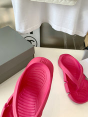 THONG SANDALS IN CABARET PINK RUBBER