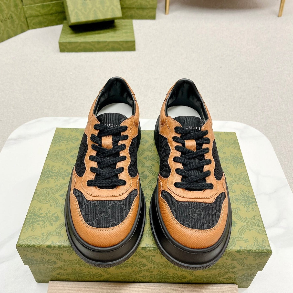 GG TRAINER BLACK AND TAWNY CALFSKIN