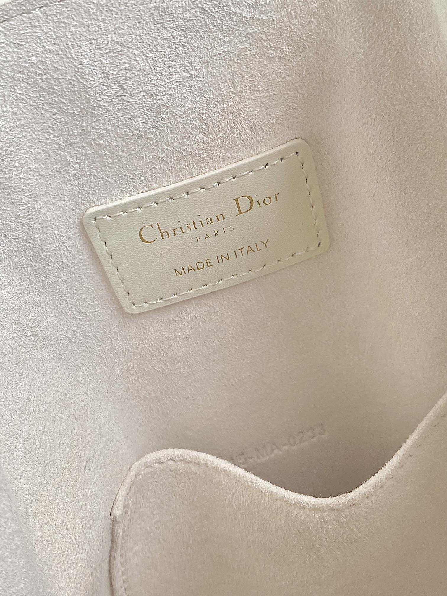 MEDIUM C'EST 24 IN WHITE CD-EMBOSSED CALFSKIN
