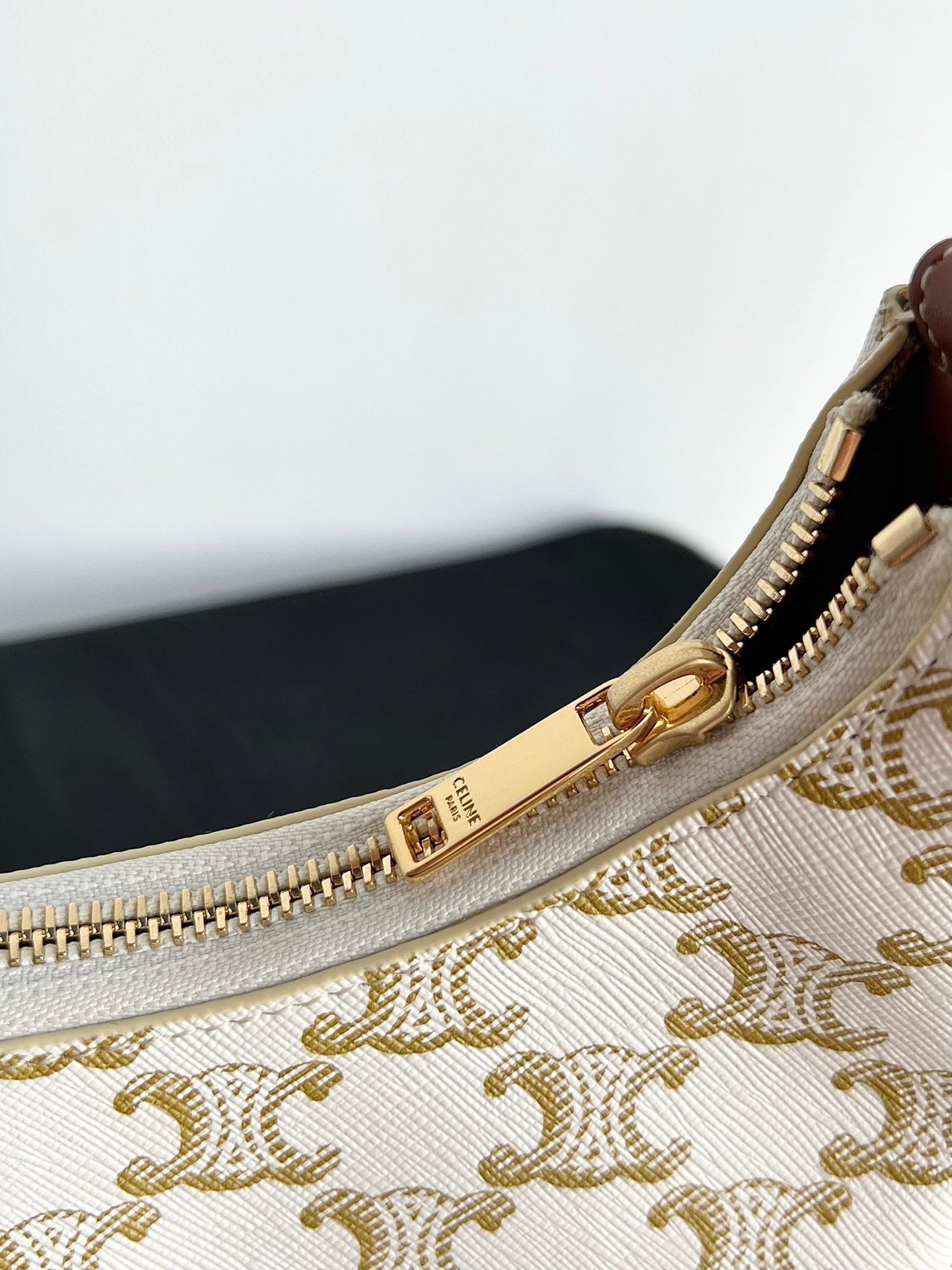 TRIOMPHE 23 COWHIDE WHITE CARO