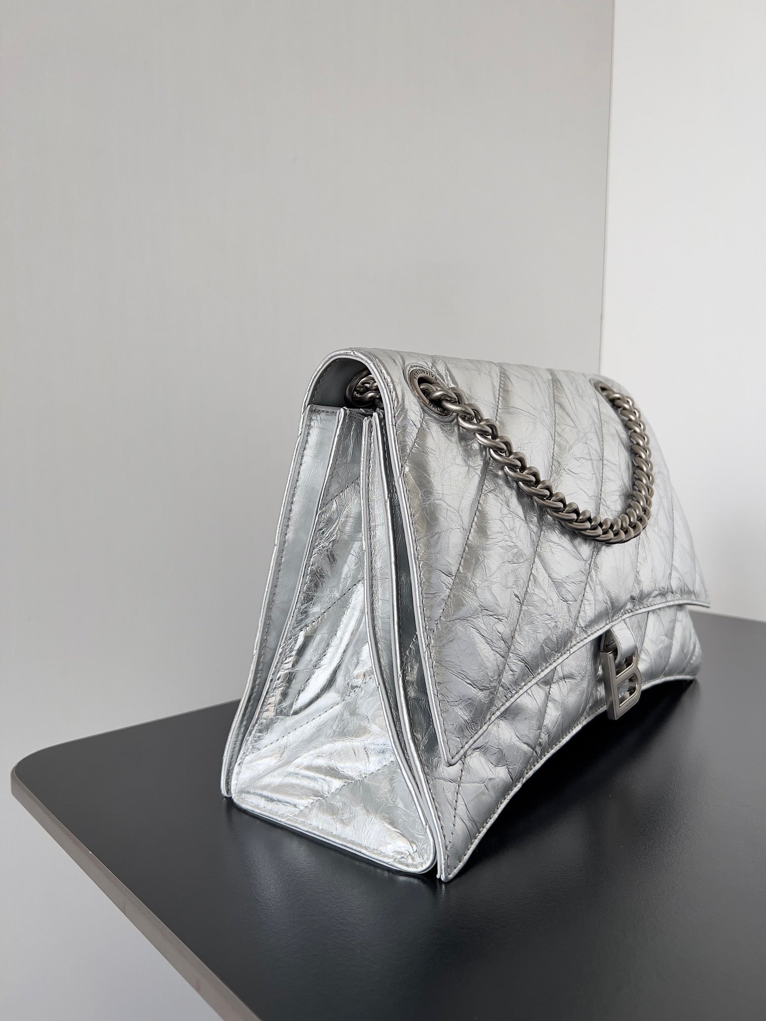 CRUSH CHAINED BAG 32 IN SILVER METALLIC QUILTED CRUSHED CALFSKIN
