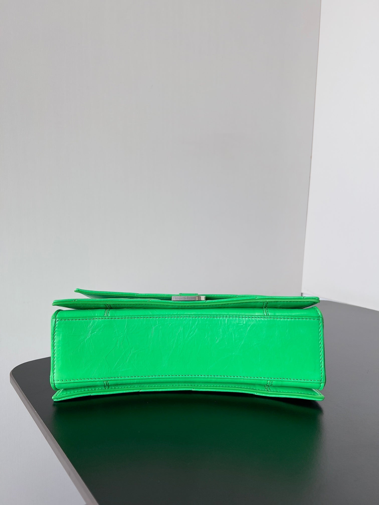 CRUSH CHAINED BAG 25 IN GREEN QUILTED CRUSHED CALFSKIN SILVER HARDWARE