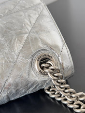 CRUSH CHAINED BAG 25 IN SILVER METALLIC QUILTED CRUSHED CALFSKIN