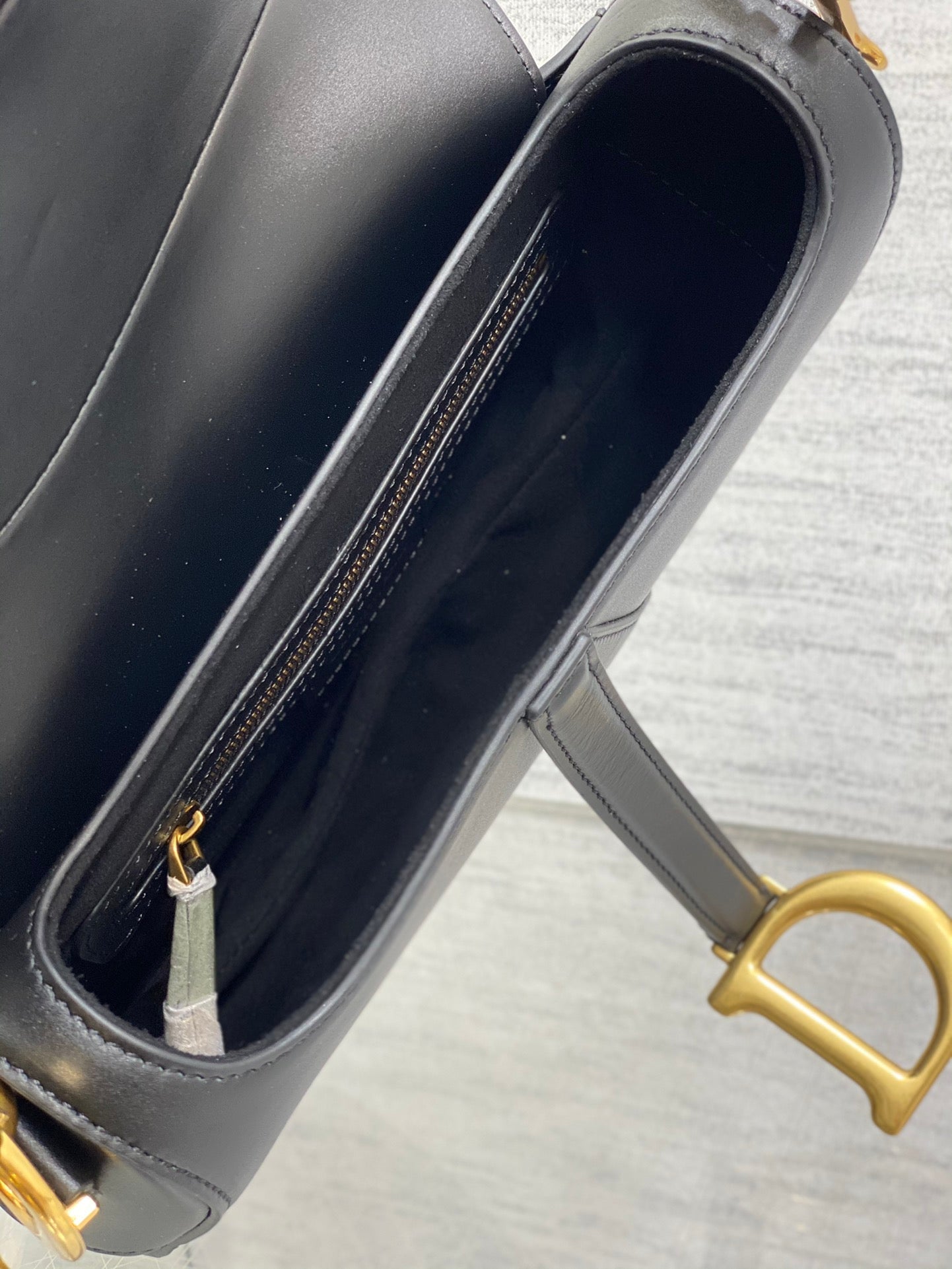 SADDLE BAG 24 IN BLACK CALFSKIN GOLD HARDWARE