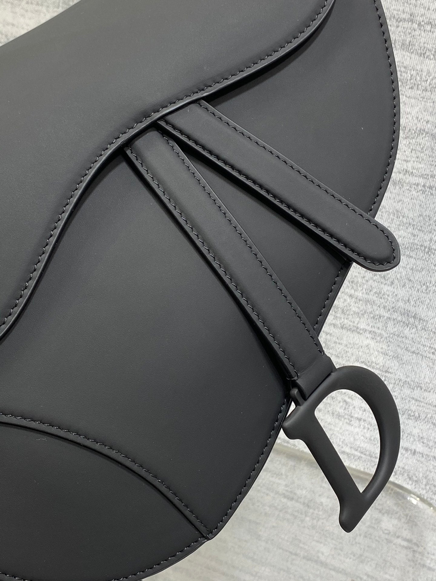 SADDLE BAG 24 IN BLACK CALFSKIN BLACK HARDWARE