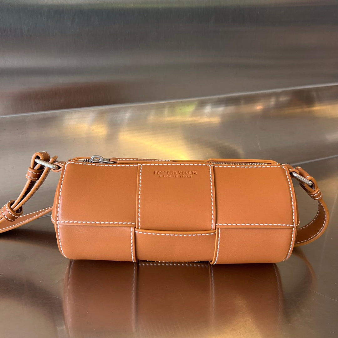 SMALL CYLINDER CASSETTE 21 IN RAW SIENNA CALFSKIN