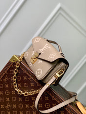 POCHETTE MÉTIS EAST WEST 21 IN BEIGE MONOGRAM EMPREINTE CALFSKIN EMBOSSED LOGO