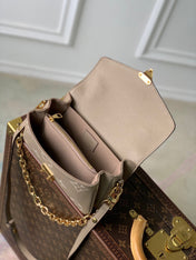 POCHETTE MÉTIS EAST WEST 21 IN BEIGE MONOGRAM EMPREINTE CALFSKIN EMBOSSED LOGO