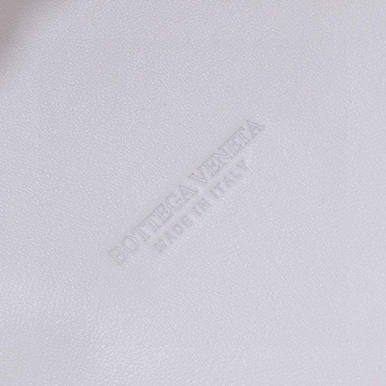 Large Cabat 45cm White Lambskin Ghw