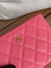 CC CLASSIC SMALL 15 ZIPPED POUCH IN BLUSH RED GRAINED CALFSKIN