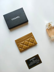 CC CARD HOLDER 11.2 AMBER GRAINED CALFSKIN GOLD ICON