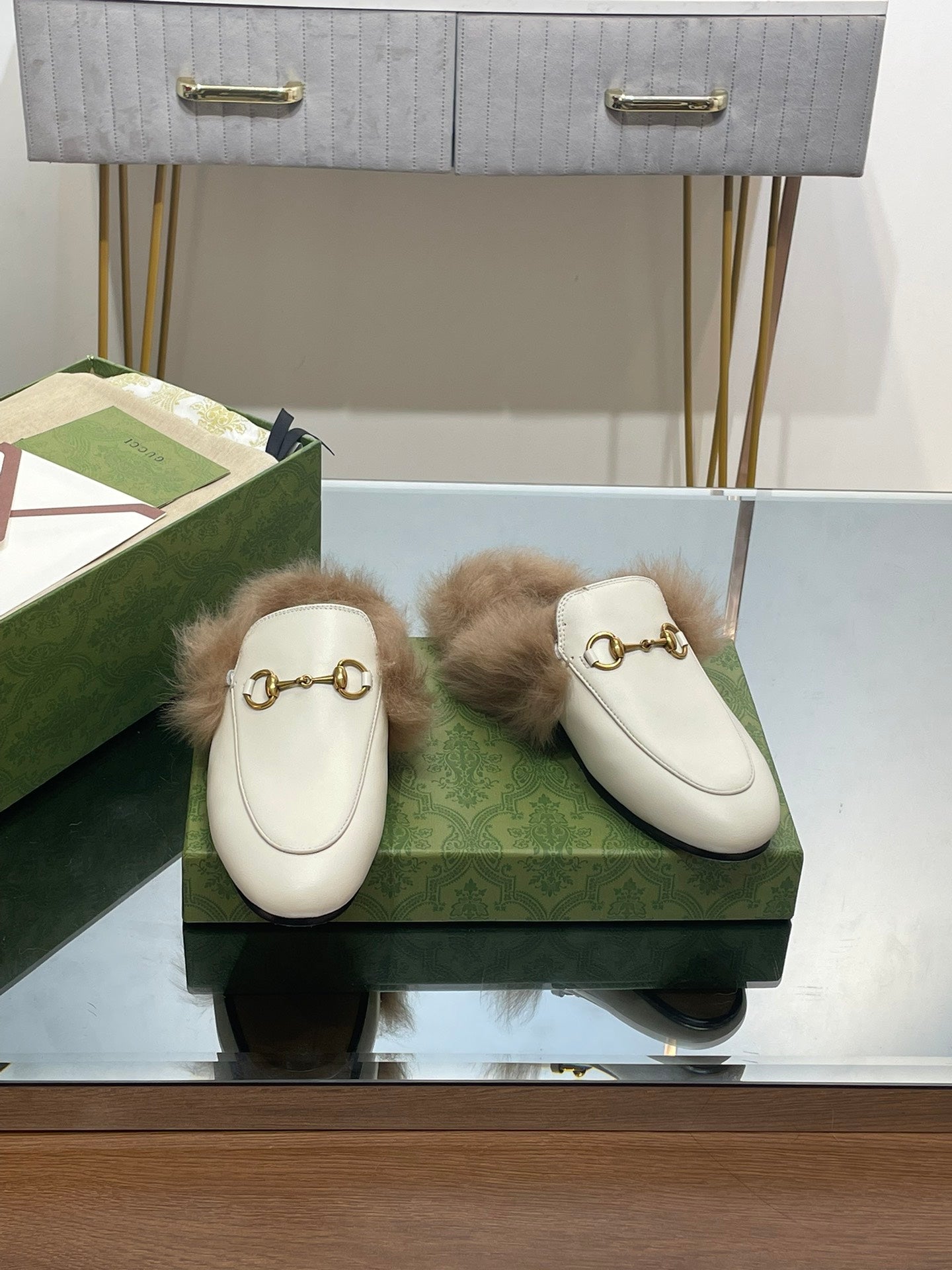 HORSEBIT MULE IN WHITE CALFSKIN AND LAMB WOOL LINING
