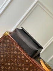 FASTLINE MESSENGER 23.5 IN DARK BROWN PATENT CALFSKIN