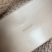 SMALL CABAT 32 IN SADDLE BROWN LAMBSKIN