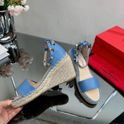 ROCKSTUD WEDGE 85 MM IN ROYAL BLUE  CALFSKIN