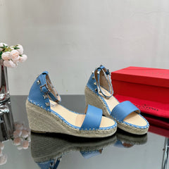 ROCKSTUD WEDGE 85 MM IN ROYAL BLUE  CALFSKIN