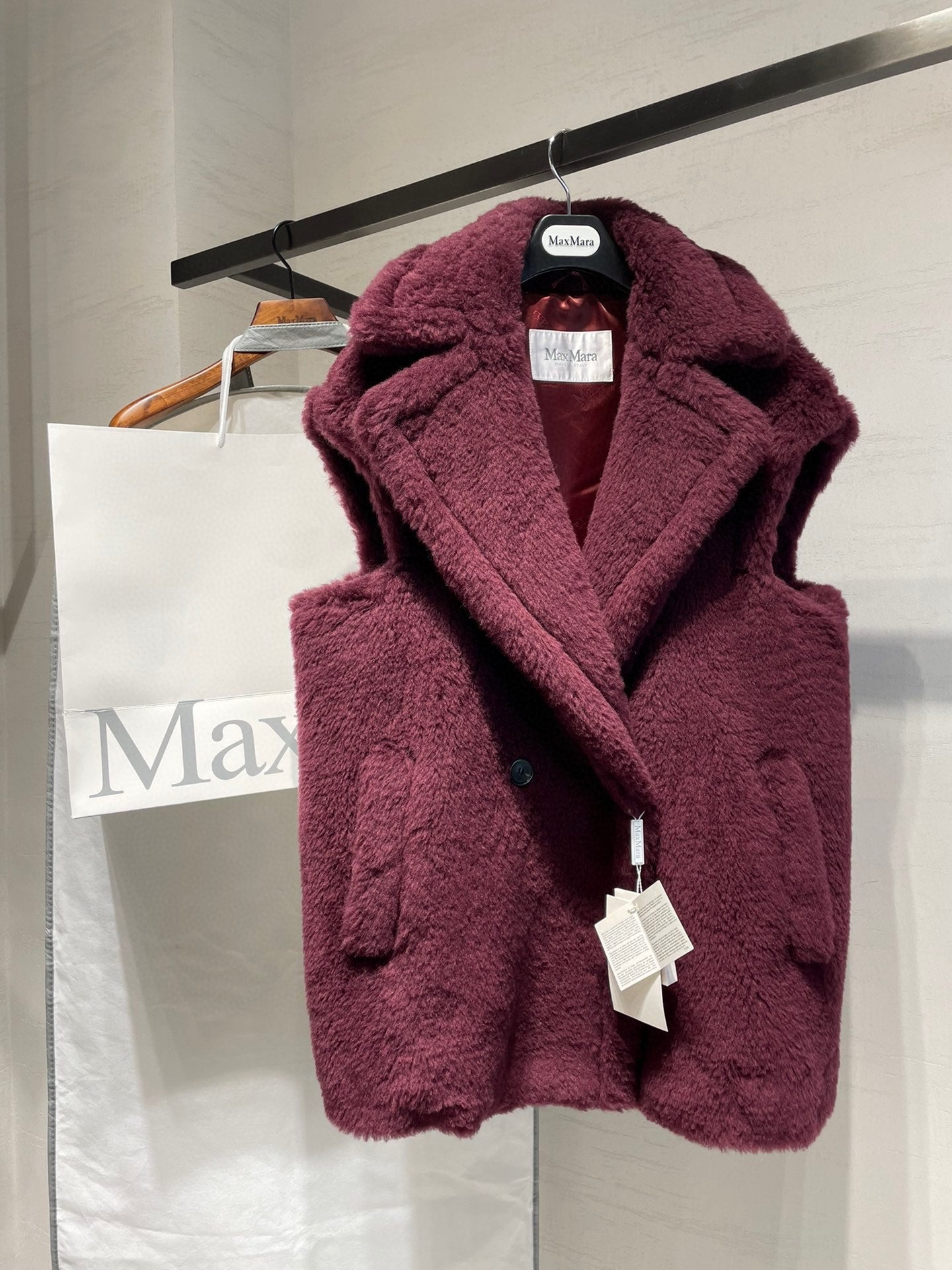 MAX MARA 25S SLEEVELESS TEDDY VEST 065
