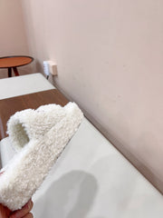 THICK-SOLED SLIPPERS IN WHITE WOOL