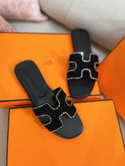0ran Sandal Calfskin Rhinestone Black