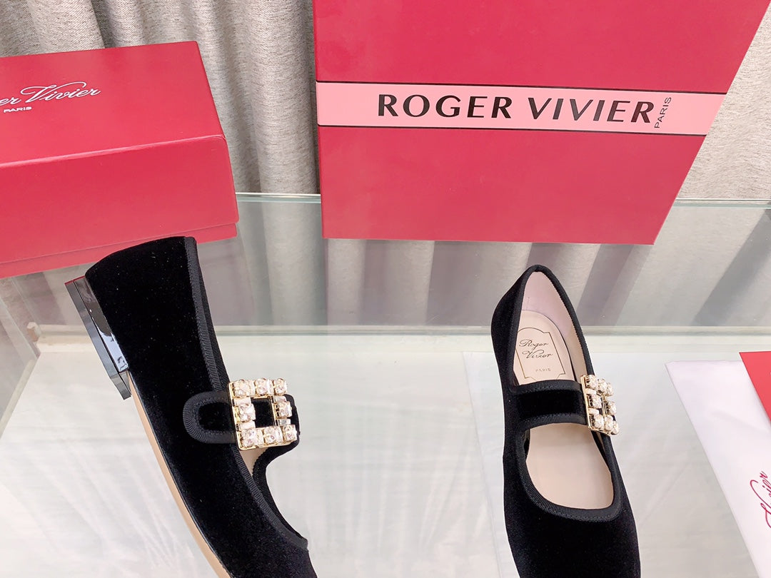 TRÈS VIVIER MARY JANE IN BLACK VELVET CRYSTAL BUCKLE