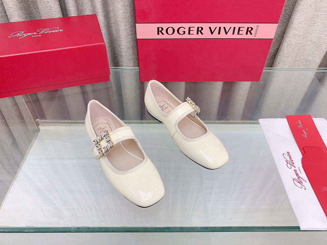TRÈS VIVIER MARY JANE OFF WHITE PATENT CALFSKIN CRYSTAL BUCKLE
