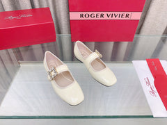 TRÈS VIVIER MARY JANE OFF WHITE PATENT CALFSKIN CRYSTAL BUCKLE