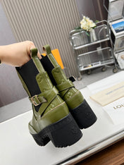 LAUREATE PLATFORM DESERT BOOT IN DARK OLIVE GREEN CALFSKIN