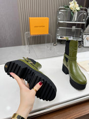 LAUREATE PLATFORM DESERT BOOT IN DARK OLIVE GREEN CALFSKIN