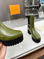 LAUREATE PLATFORM DESERT BOOT IN DARK OLIVE GREEN CALFSKIN