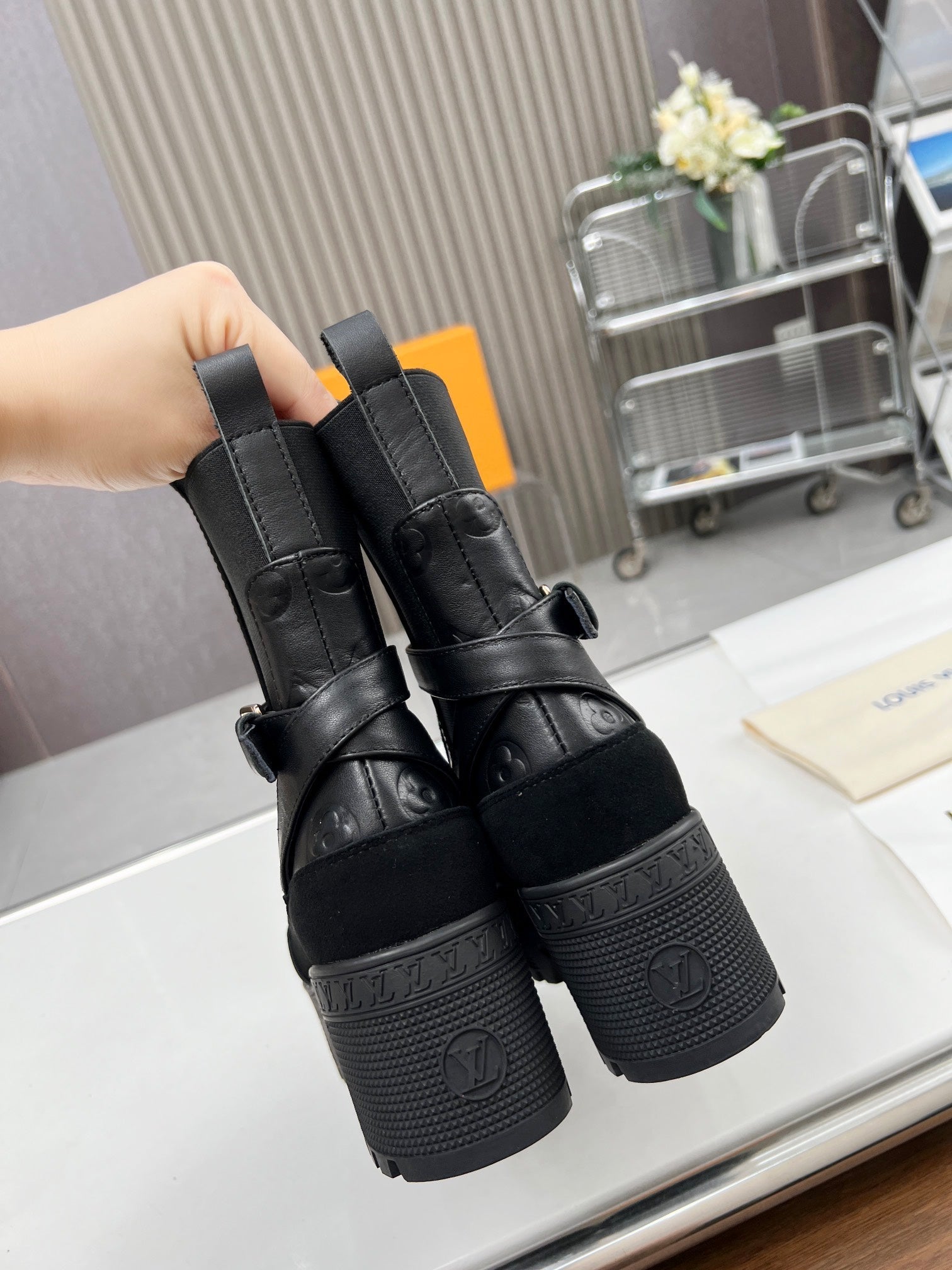 LAUREATE PLATFORM DESERT BOOT IN BLACK SUEDE AND CALFSKIN