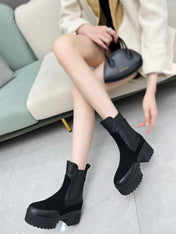 LV WOMEN SHORT BOOT IN BLACK CALFSKIN AND SUEDE