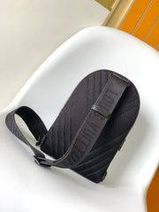 PILOT SLINGBAG 30 IN BLACK COWHIDE LEATHER