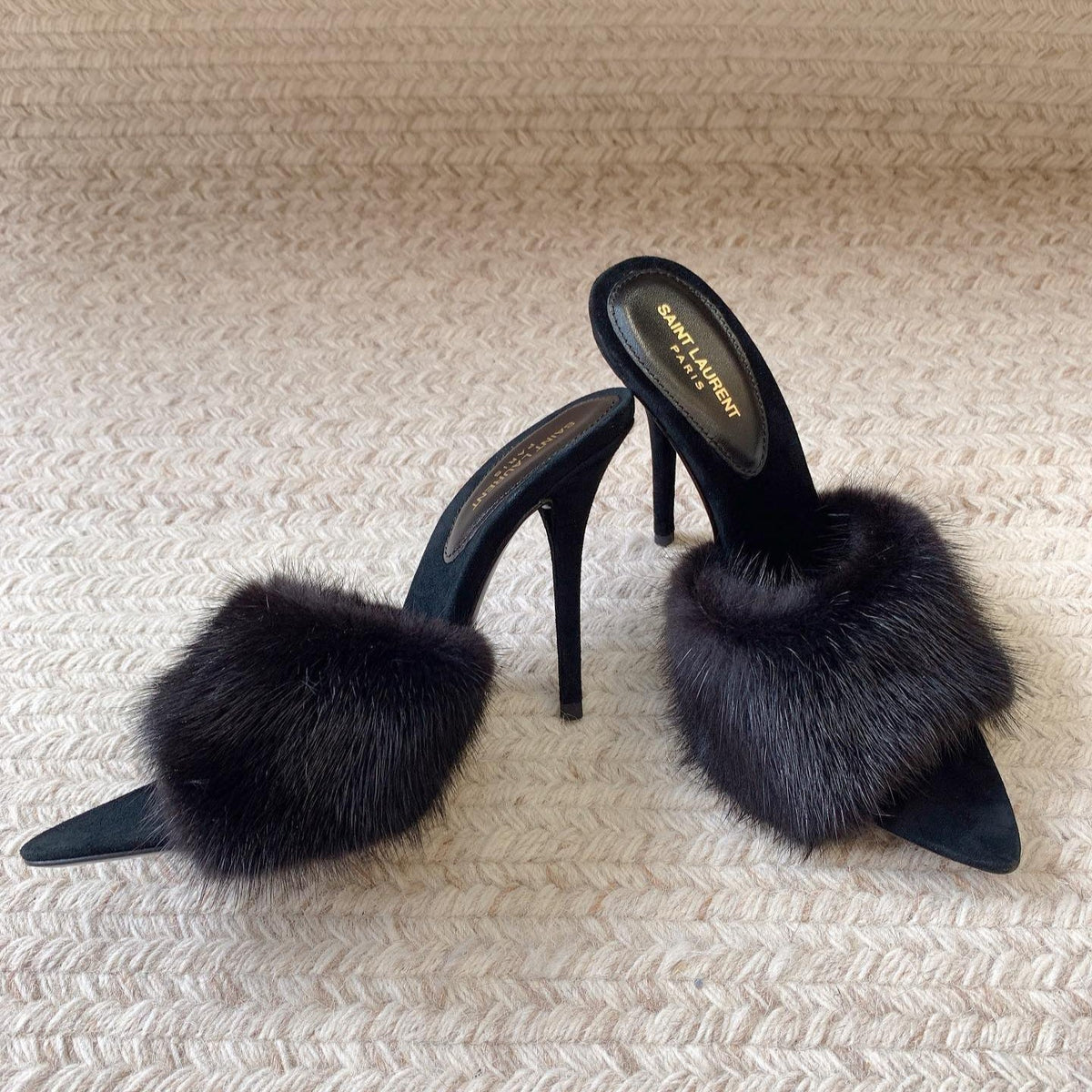 LA 16 HEELED MULES IN BLACK RABBIT FUR AND SMOOTH LAMBSKIN