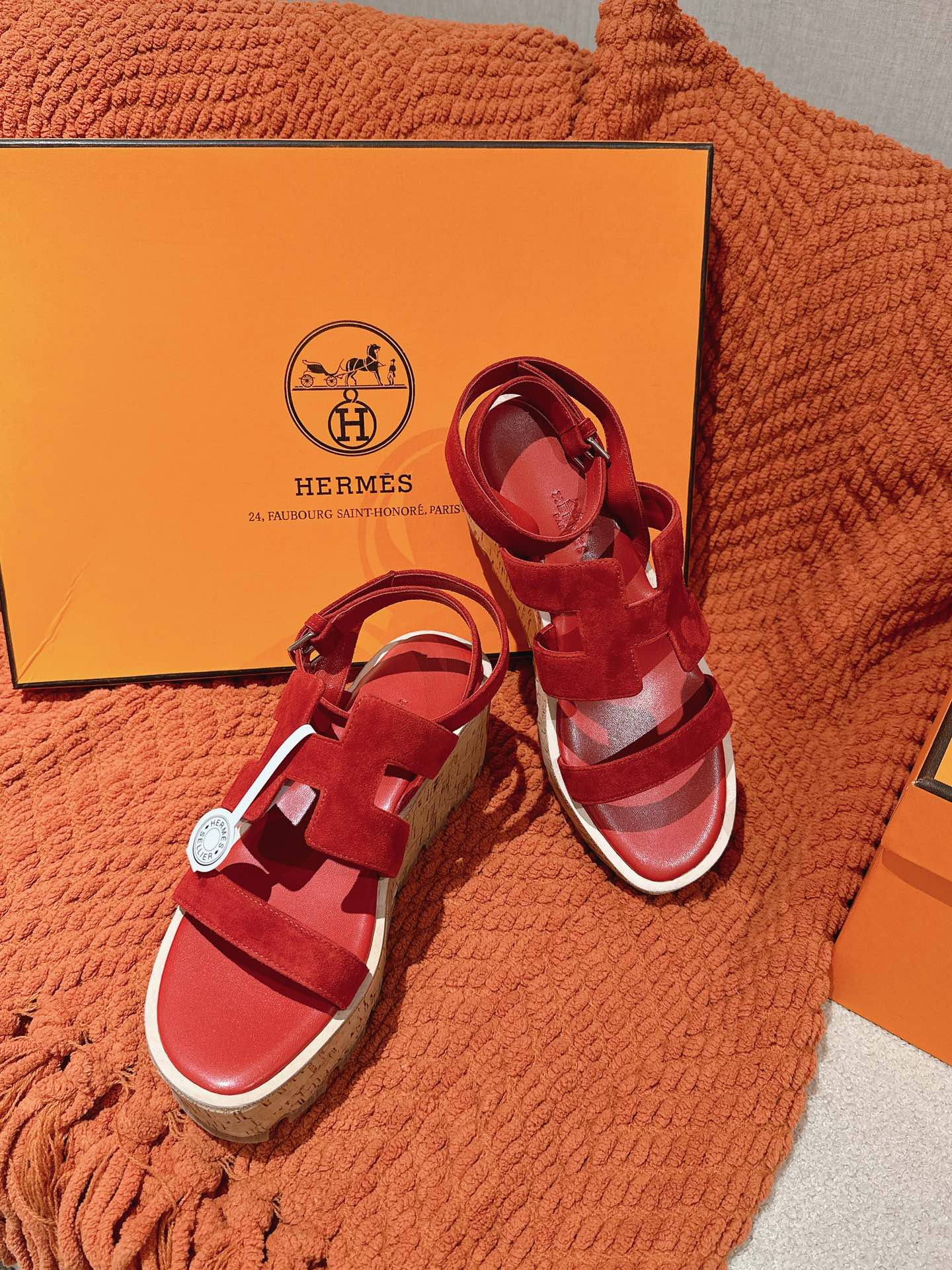 HM 25S HAVANE WEDGE SANDAL IN RED SUEDE