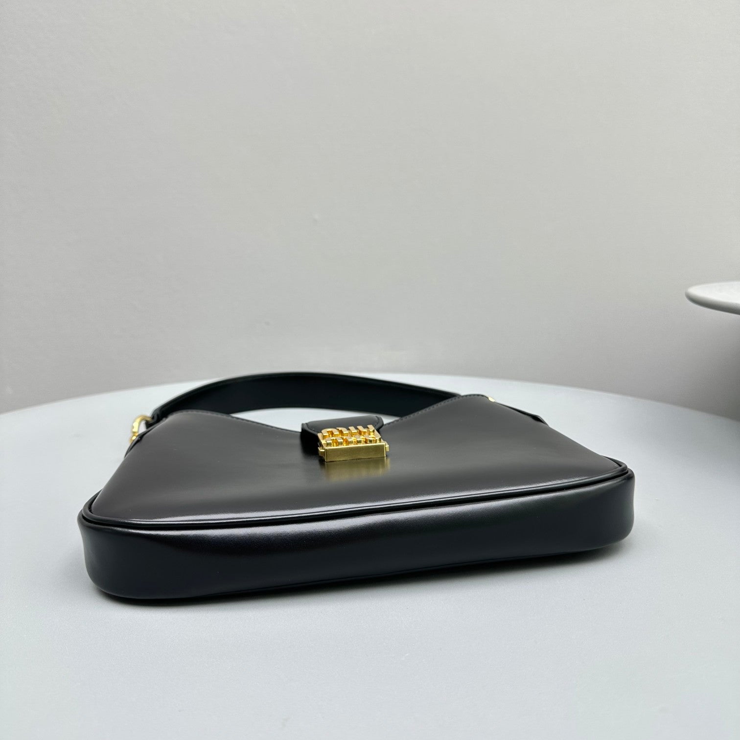 HOBO 28 CITY SHOUDER BAG IN BLACK CALFSKIN