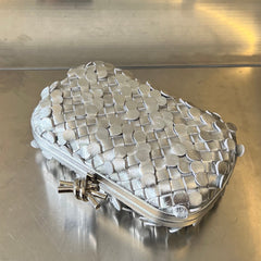 SILVER KNOT 19 IN SILVER LAMBSKIN