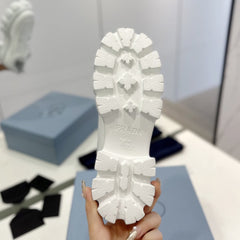 MONOLITH LACE-UP LOAFER IN WHITE CALFSKIN ATTACHED TRIANGLE LOGO