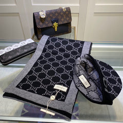 SET CLASSIC SCARF AND HAT IN BLACK MONOGRAM CASHMERE 200522
