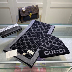 SET CLASSIC SCARF AND HAT IN BLACK MONOGRAM CASHMERE 200522