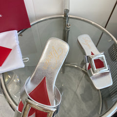 VIV' BY THE SEA LOVE METAL MULES IN SILVER PATENT CALFSKIN