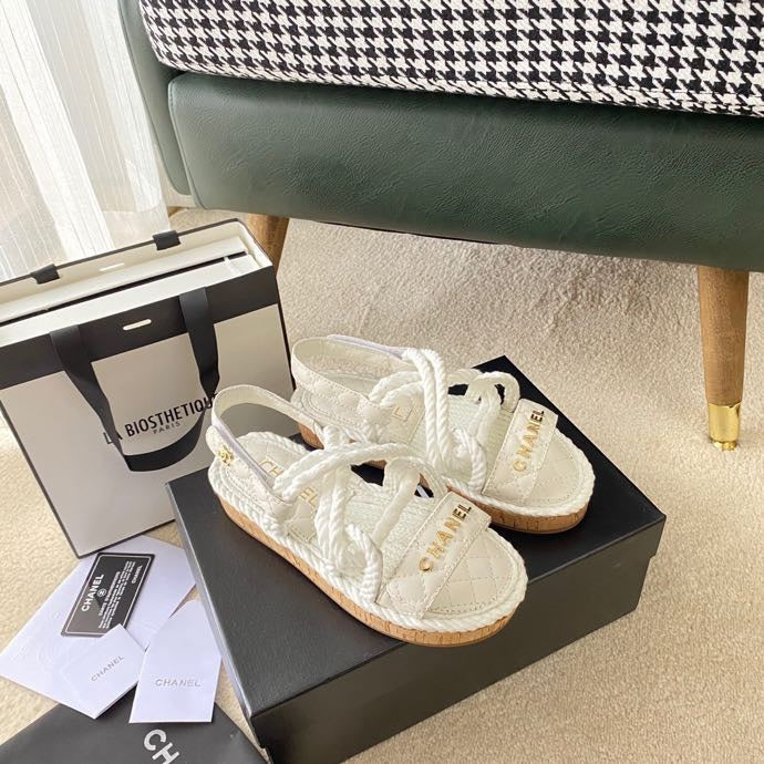 CC QUILTED SANDALS IN WHITE CALFSKIN