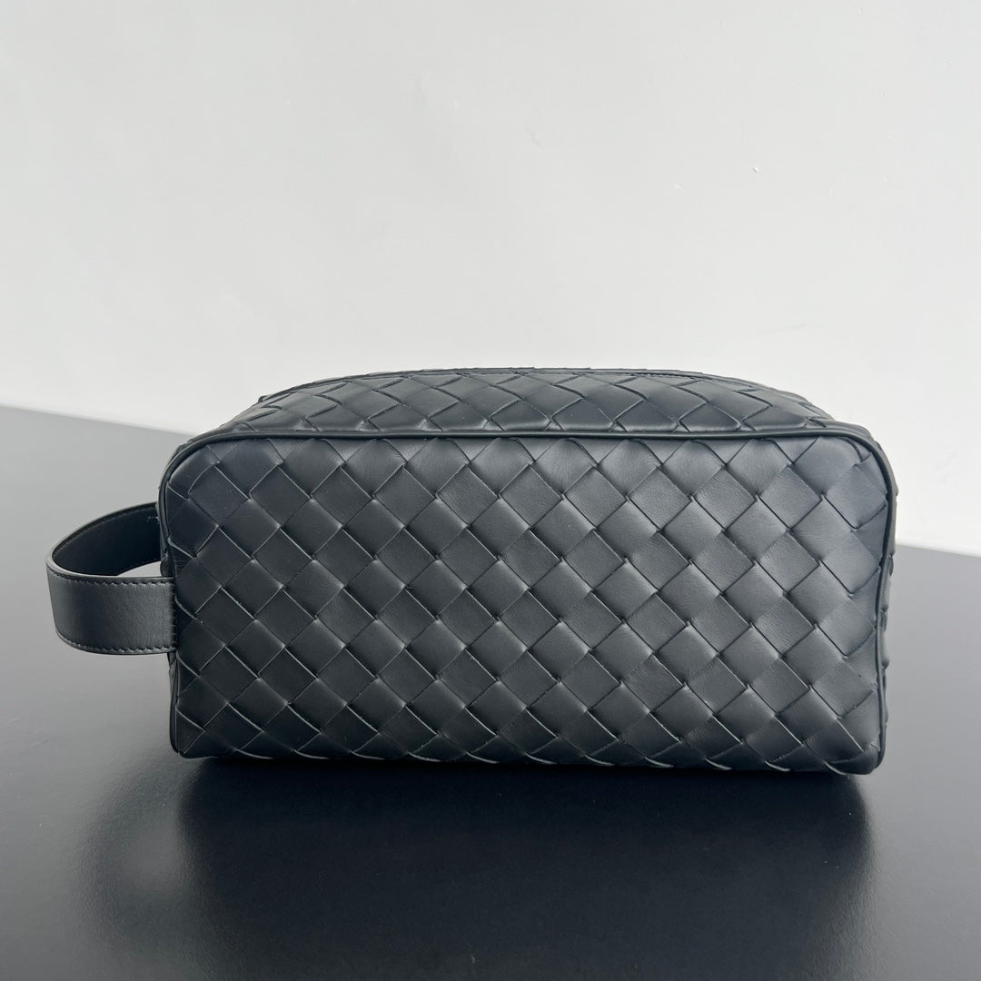 INTRECCIATO CLUTCH 26 IN BLACK CALFSKIN