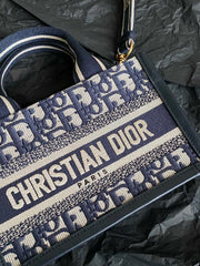 MINI BOOK TOTE 21 BLUE OBLIQUE EMBROIDERY