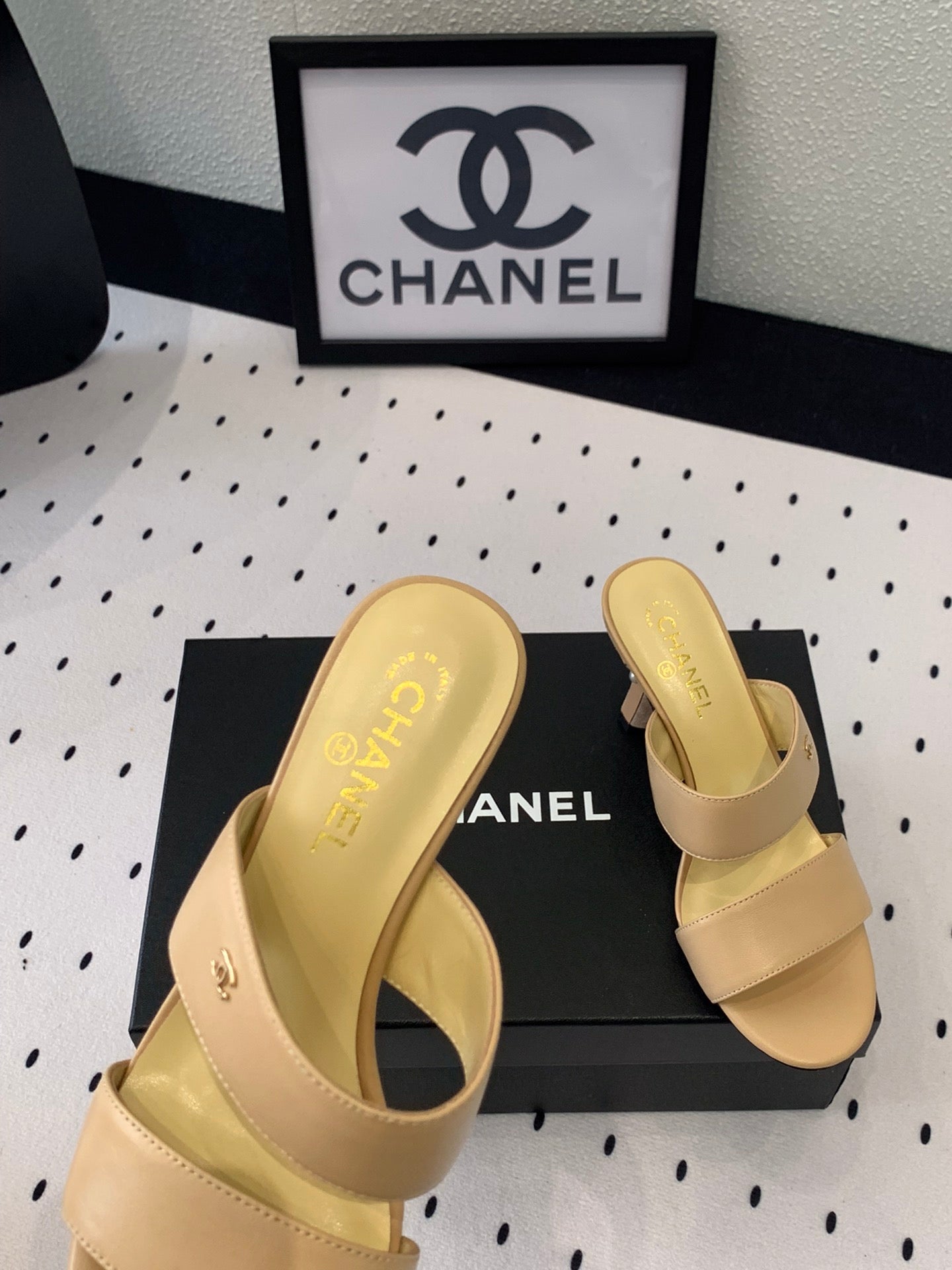 MULES cream LAMBSKIN