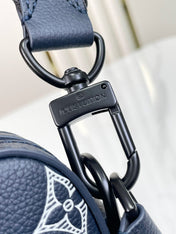 TRIO MESSENGER 25 IN PRUSSIAN BLUE MONOGRAM SHADOW CALFSKIN