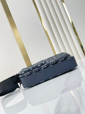 TRIO MESSENGER 25 IN PRUSSIAN BLUE MONOGRAM SHADOW CALFSKIN