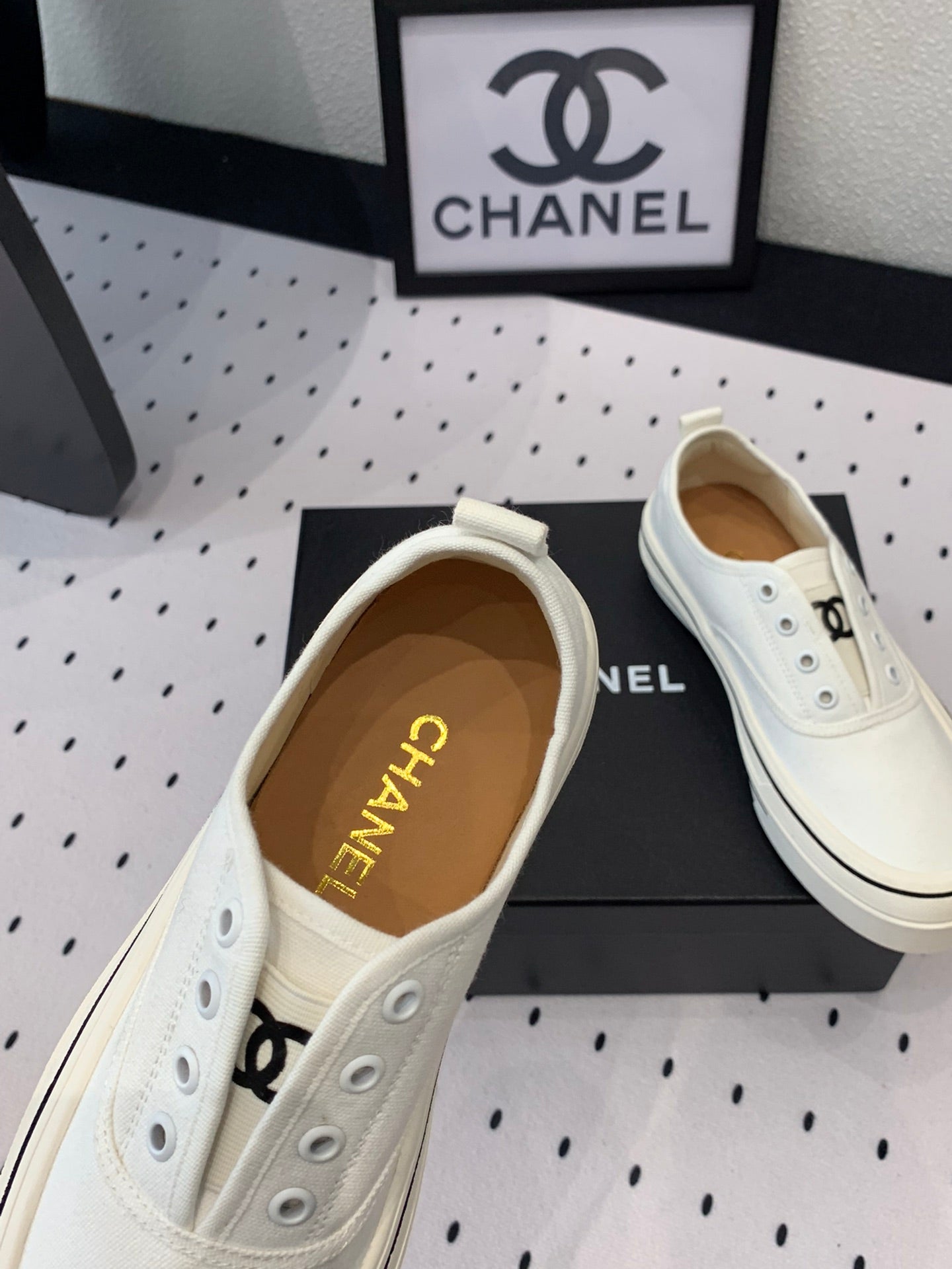 LACELESS SNEAKERS PLATFORM IN WHITE CANVAS