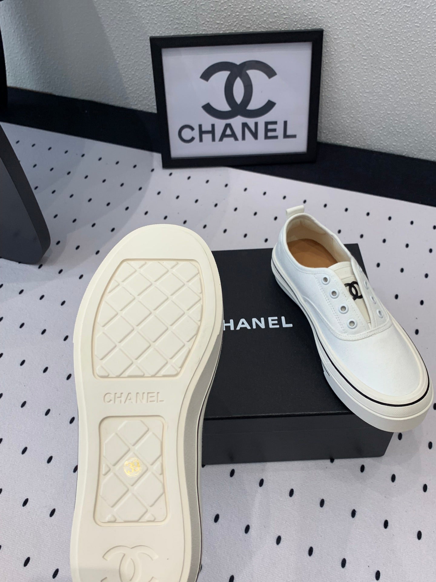 LACELESS SNEAKERS PLATFORM IN WHITE CANVAS